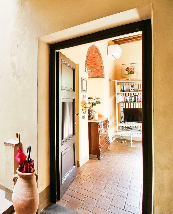 Apartment Guinigi With Private Courtyard Lucca Eksteriør billede